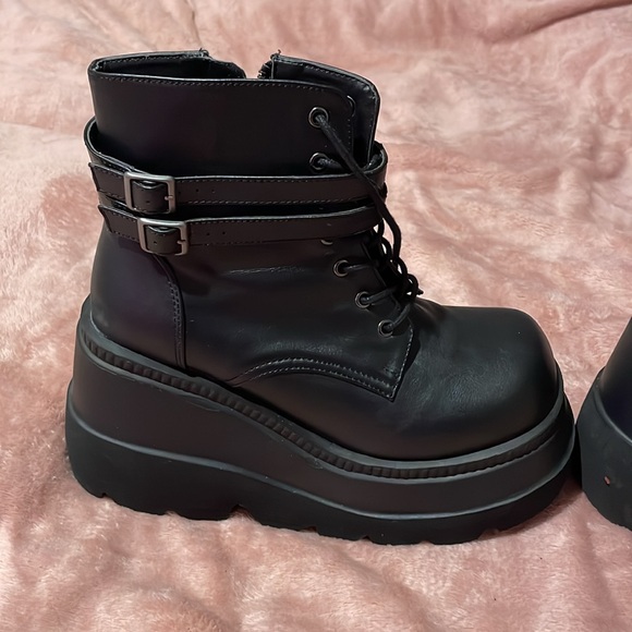 Black Demonia Shaker-52 - Picture 6 of 13